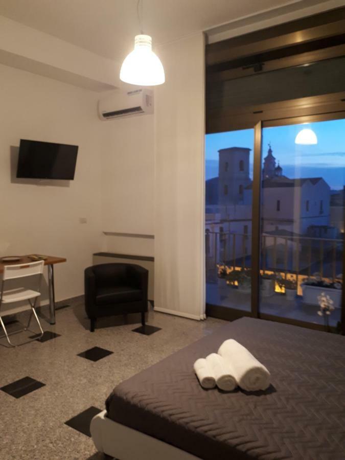 Business Home Piazza Cesare Battisti B&B Residence ฟอจเจีย ภายนอก รูปภาพ